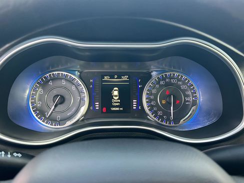 Used 2016 Chrysler 200 Limited image 23