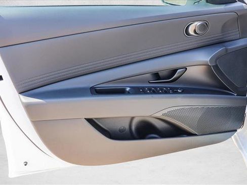 Used 2025 Hyundai Elantra SEL FWD image 12