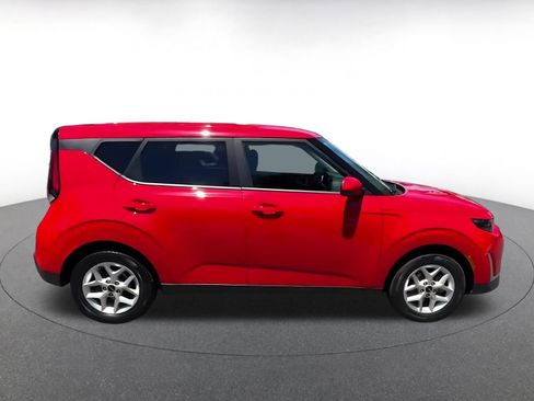 Used 2025 Kia Soul LX w/ LX Technology Package FWD image 16