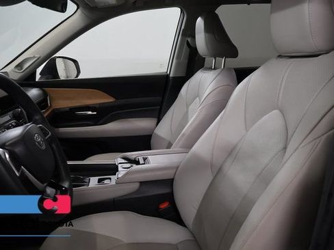 Certified 2025 Toyota Grand Highlander AWD image 12