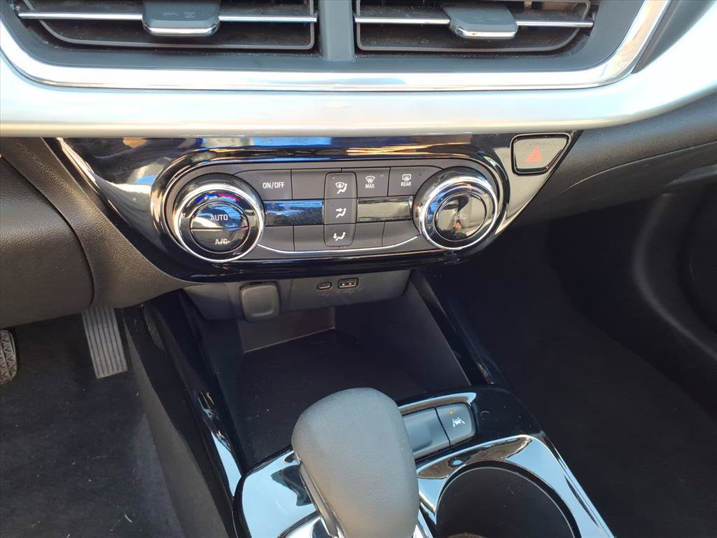 Used 2024 Chevrolet Trax LT FWD image 30