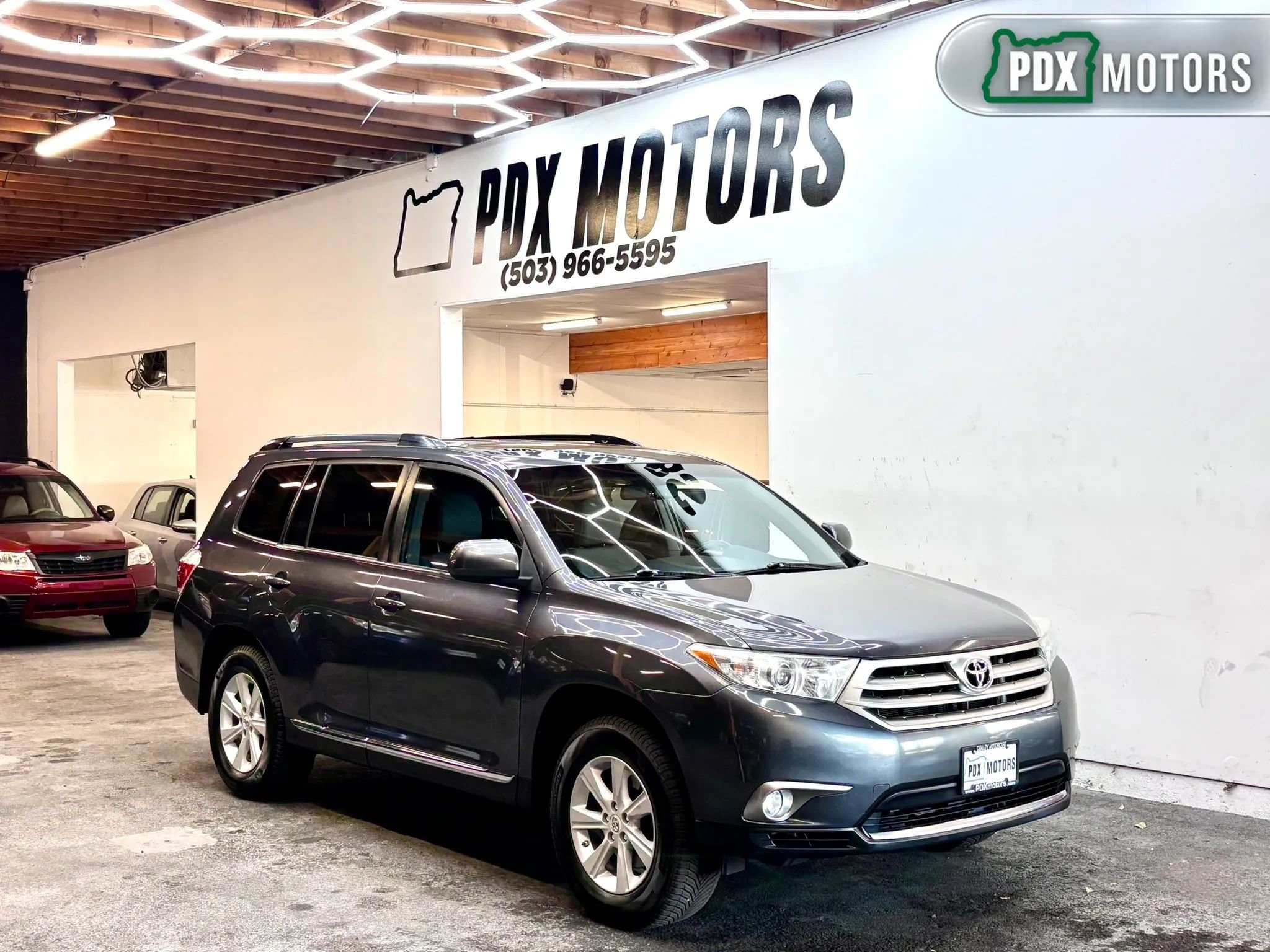 Used 2011 Toyota Highlander SE FWD image 1