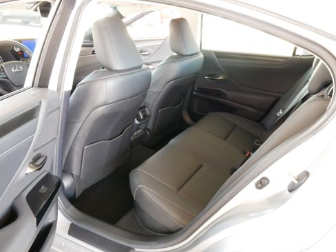 Certified 2025 Lexus ES 300h w/ Premium Package FWD image 22