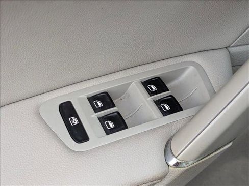 Used 2015 Volkswagen Golf TDI SE image 12