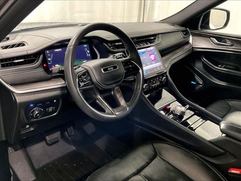 Used 2022 Jeep Grand Cherokee Overland AWD/4WD image 8