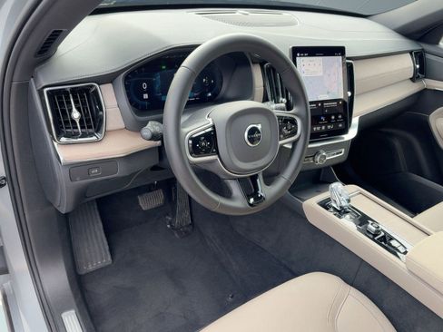 Certified 2025 Volvo XC90 B5 Plus image 4