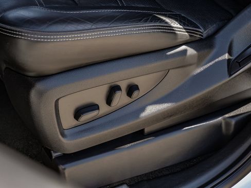 Used 2018 GMC Yukon Denali RWD image 36