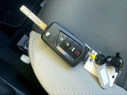 Used 2025 Toyota Corolla LE FWD image 13