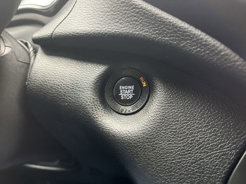 Used 2019 Jeep Cherokee Latitude Plus w/ Cold Weather Group image 20