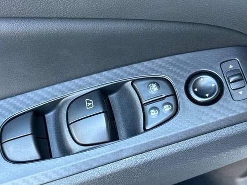 Used 2025 Nissan Altima 2.5 SV AWD/4WD image 12