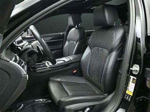 Used 2021 BMW 750i xDrive w/ Executive Package image 12