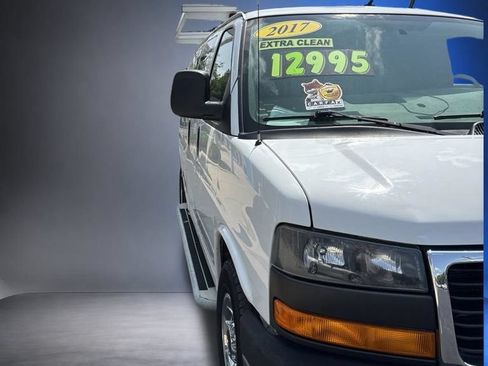 Used 2017 GMC Savana 2500 RWD image 3