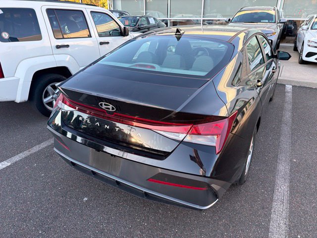 Certified 2025 Hyundai Elantra SE FWD image 15