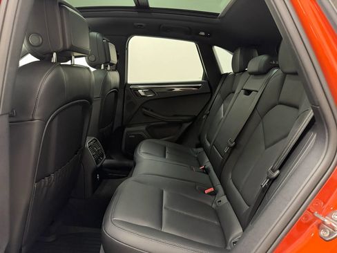 Used 2025 Porsche Macan AWD/4WD image 16