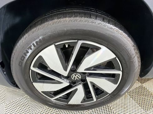 Used 2025 Volkswagen Atlas SE image 11