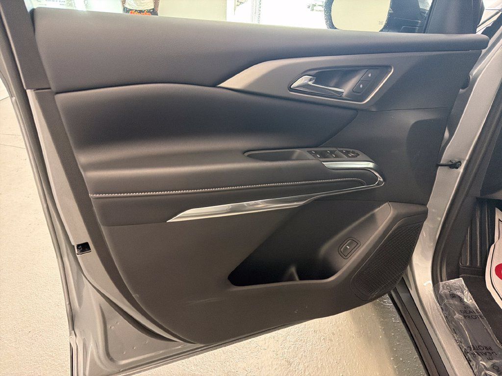 New 2027 Chevrolet Traverse LT FWD image 13