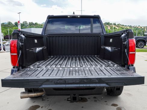 Certified 2025 Toyota Tacoma SR5 AWD/4WD image 14