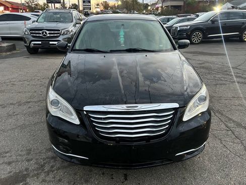 Used 2011 Chrysler 200 Touring image 3