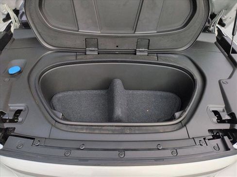 Certified 2023 Volvo C40 Recharge Core image 23