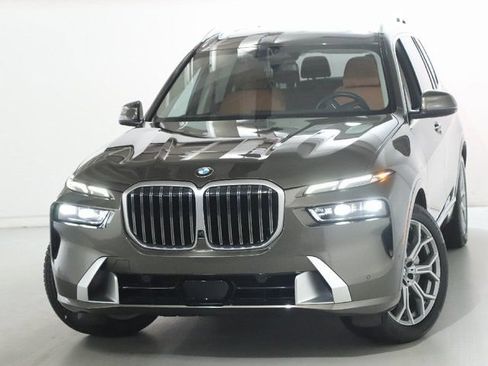 Used 2024 BMW X7 xDrive40i AWD/4WD image 3