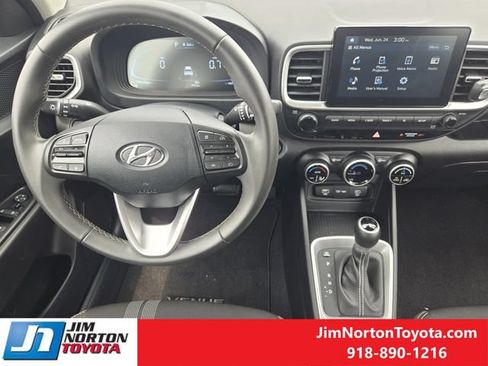 Used 2025 Hyundai Venue SEL FWD image 27