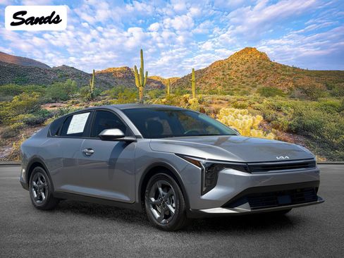 Certified 2025 Kia K4 FWD image 1