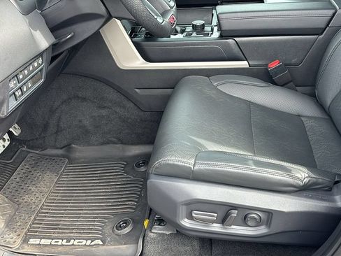 Used 2025 Toyota Sequoia SR5 w/ SR5 Premium Package AWD/4WD image 29