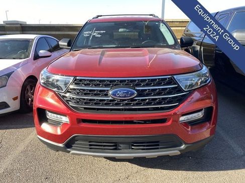Used 2022 Ford Explorer XLT w/ Equipment Group 202A AWD/4WD image 8