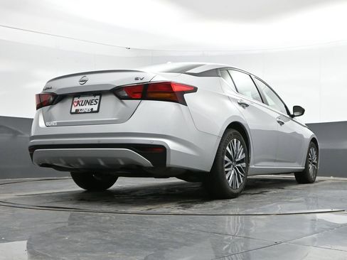 Used 2024 Nissan Altima 2.5 SV FWD image 37