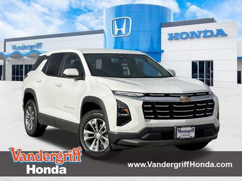 Used 2025 Chevrolet Equinox LT image 1