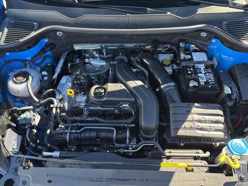 Certified 2025 Volkswagen Taos SE image 27