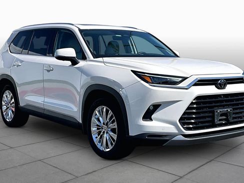 Used 2024 Toyota Grand Highlander AWD image 2