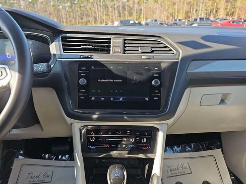 Used 2024 Volkswagen Tiguan SE image 23