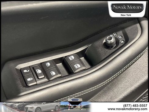 Used 2023 Jeep Grand Cherokee L Laredo image 14