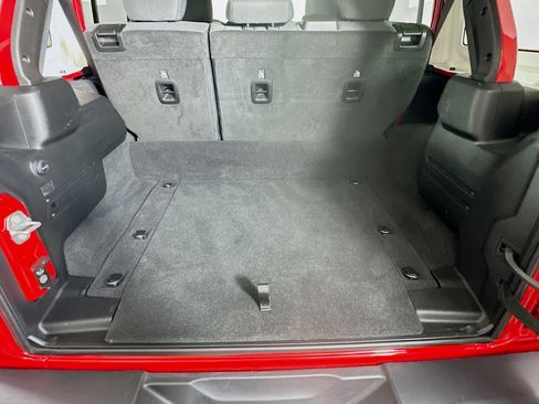 Used 2025 Jeep Wrangler Willys image 27