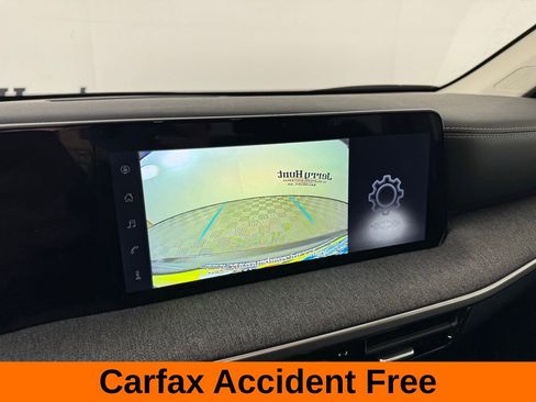 Used 2025 Nissan Kicks SV image 3