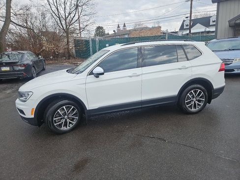 Used 2018 Volkswagen Tiguan SE w/ 3rd Row Seat Package image 38