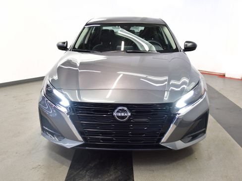 Used 2025 Nissan Altima 2.5 SV FWD image 3