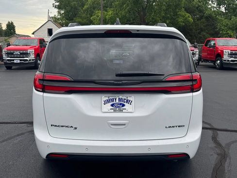 Used 2025 Chrysler Pacifica Limited FWD image 26