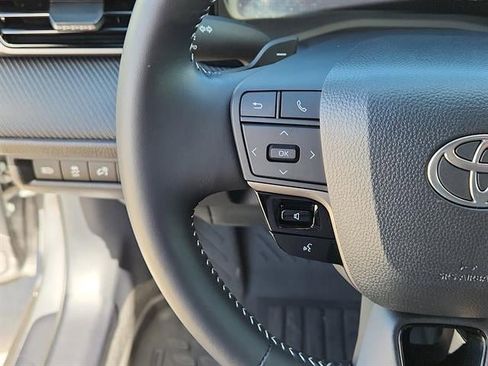 Used 2025 Toyota Camry SE w/ Convenience Package image 15