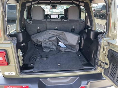 Used 2026 Jeep Wrangler Unlimited Sahara w/ Safety Group AWD/4WD image 15