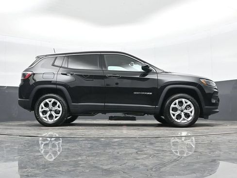 Used 2025 Jeep Compass Sport w/ Mopar Graphics Package AWD/4WD image 40