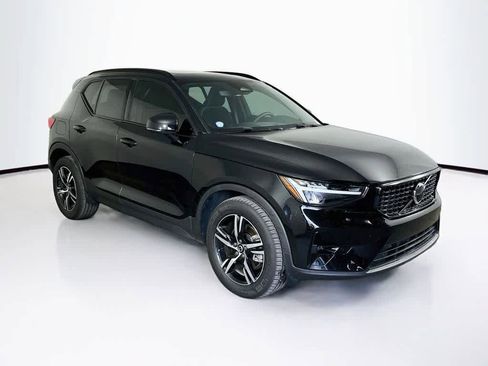 Used 2023 Volvo XC40 B5 Plus AWD/4WD image 23