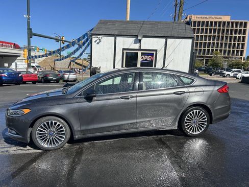 Used 2017 Ford Fusion SE w/ Fusion SE Technology Package image 7