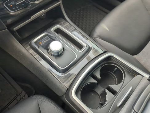 Used 2022 Chrysler 300 Touring w/ Sport Appearance Package image 25