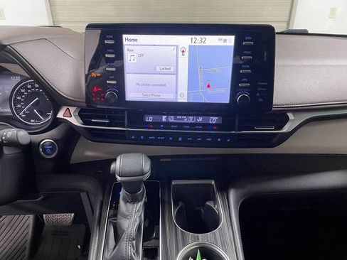 Used 2021 Toyota Sienna Platinum AWD/4WD image 16