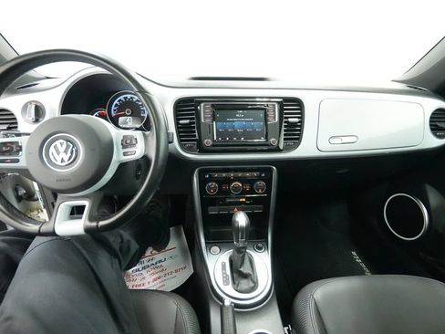 Used 2018 Volkswagen Beetle 2.0T SE FWD image 23
