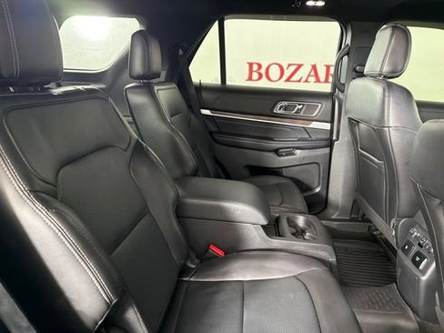 Used 2018 Ford Explorer Limited w/ Equipment Group 301A FWD image 18