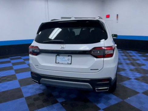 Certified 2025 Honda Pilot Touring image 7