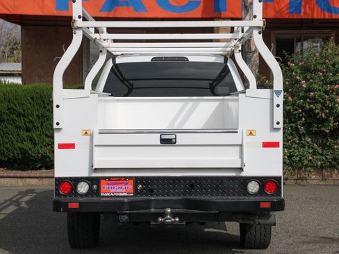 Used 2018 Ford F350 XLT image 8